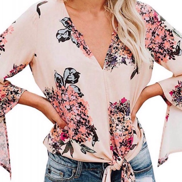 Restocked!! Sweet Hibiscus floral kimono top - Picture 1 of 8